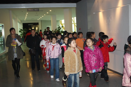 Students from Tianjin Dongdao Primary School paid a visit to Olympic Museum