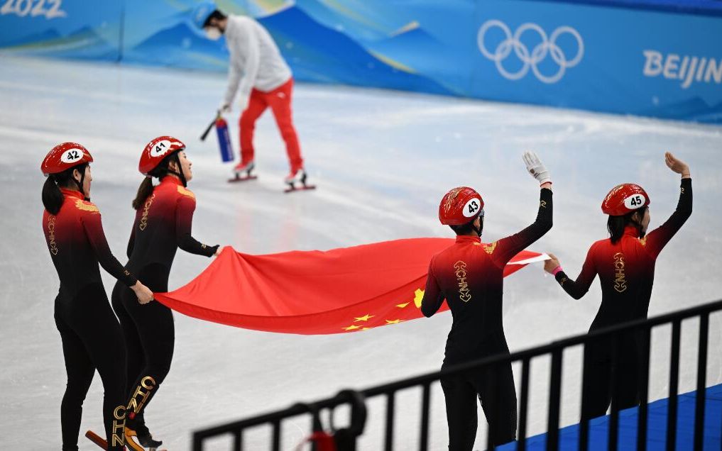 短道速滑女子3000米接力决赛，中国队获得铜牌